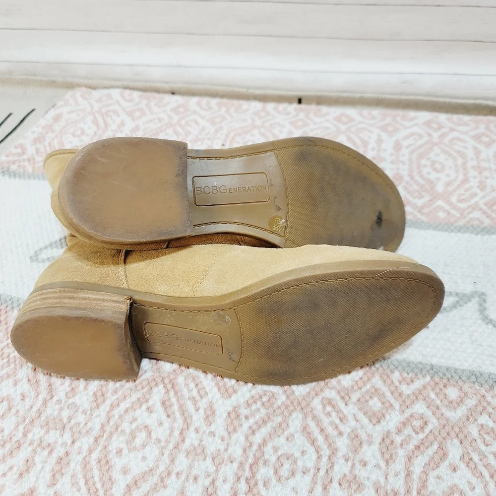 BCBGeneration SLOUCH TAN SUEDE BOOTIES, SZ 8.5, EXCELLENT PRE OWNED CONDITION - Picture 4 of 7